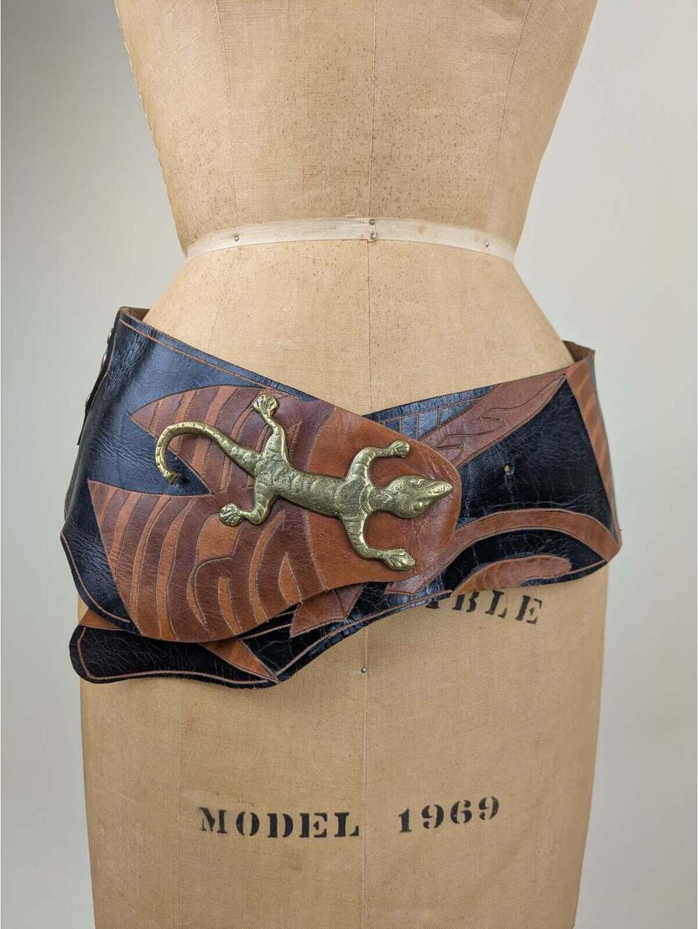 1980's black and brown leather statement belt lizard buckle